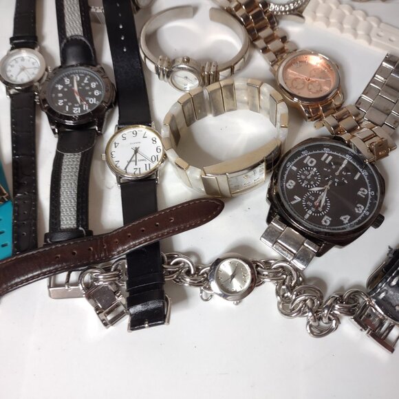 Lot Of Over 25 Untested Watches - Picture 6 of 13